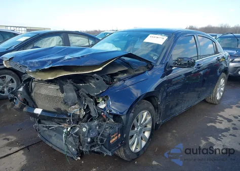 2012 Chrysler 200 Touring z USA, uszkodzony, nr VIN 1C3CCBBB2CN144871